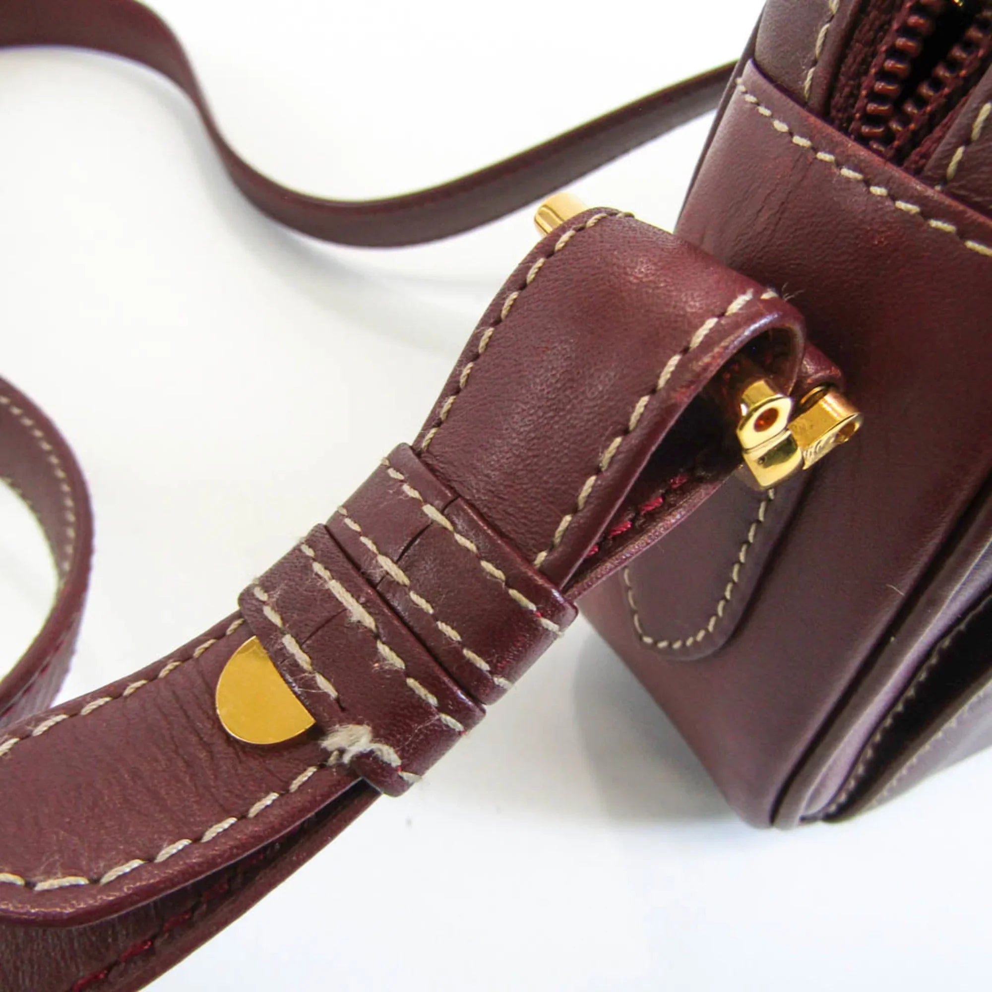 Stylish Pre-Owned Cartier Must Women's Leather Shoulder Bag Bordeaux (Good)