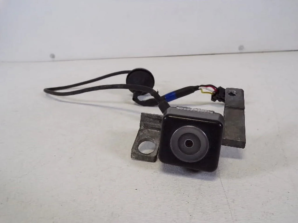 Pre-Owned 11-14 Hyundai Genesis Rear View Backup Camera OEM LKQ (Good) - Exclusive Design