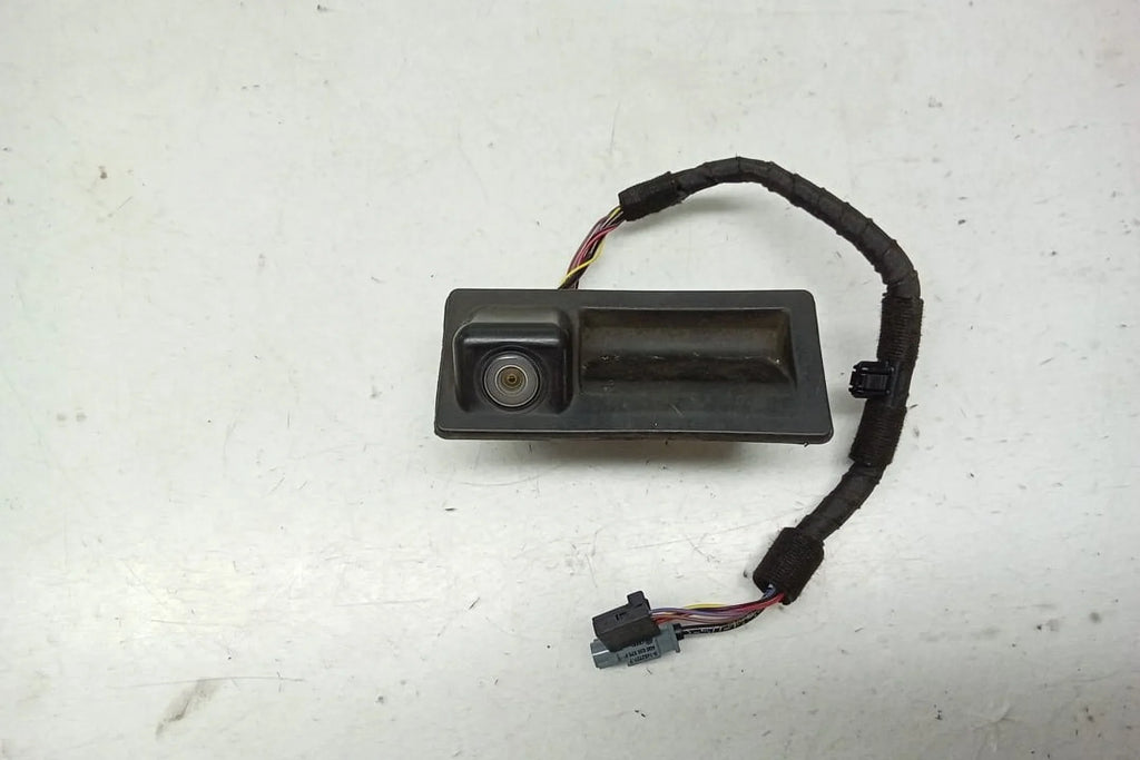 Pre-Owned 16 2016 Volkswagen Passat Decklid Mounted Backup Camera OEM (Good) - Exclusive Design