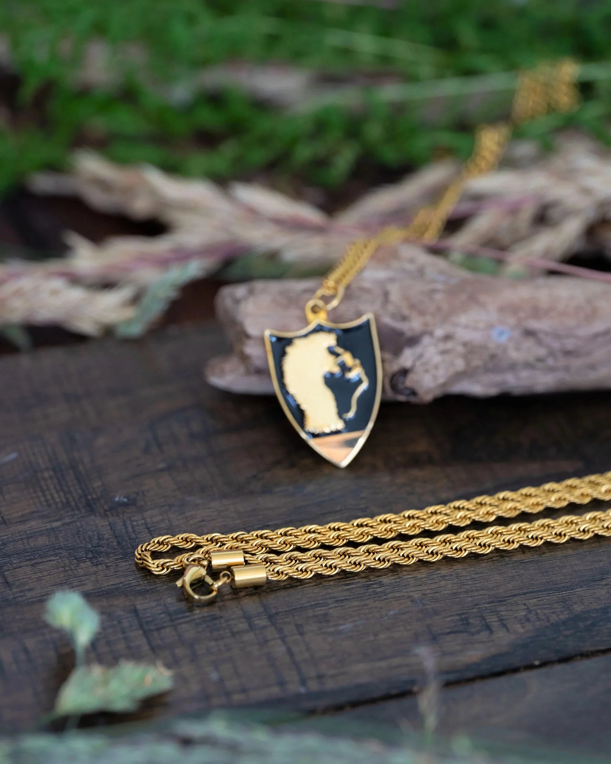 Stylish Choty - Shotgun Necklace - Gold Mullet - Chain and Pouch Included - 316L Stainless Steel - 18K Gold Plating Infused