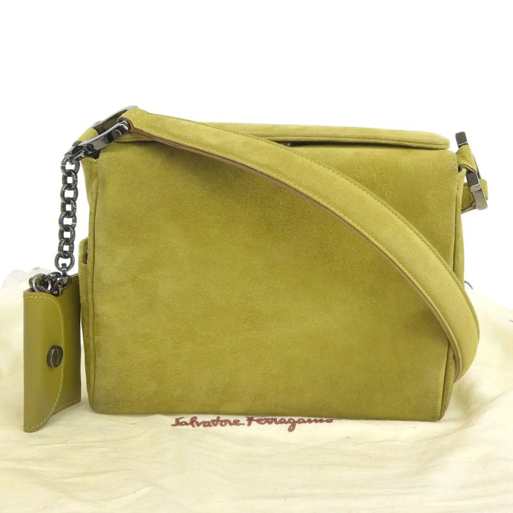 Stylish Pre-Owned Salvatore Ferragamo SALVATORE FERRAGAMO Gancini One Shoulder Bag Suede Green BC217651 (Good)