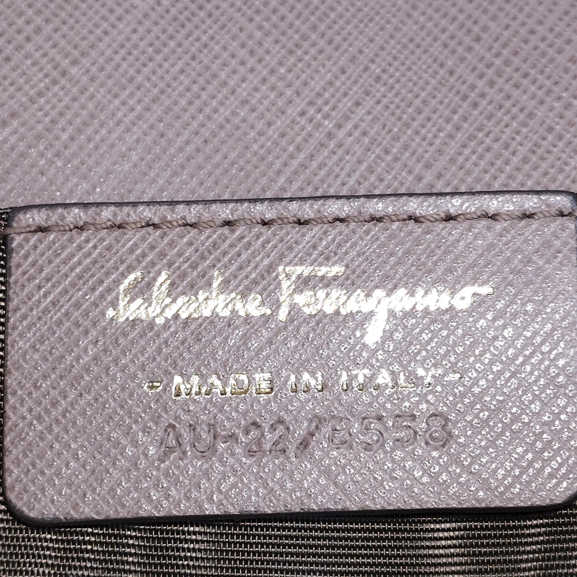Pre-Owned Authenticated Ferragamo Small Vara Ginny Crossbody Calf Leather Pink Crossbody Bag Unisex (Good) - Exclusive Design