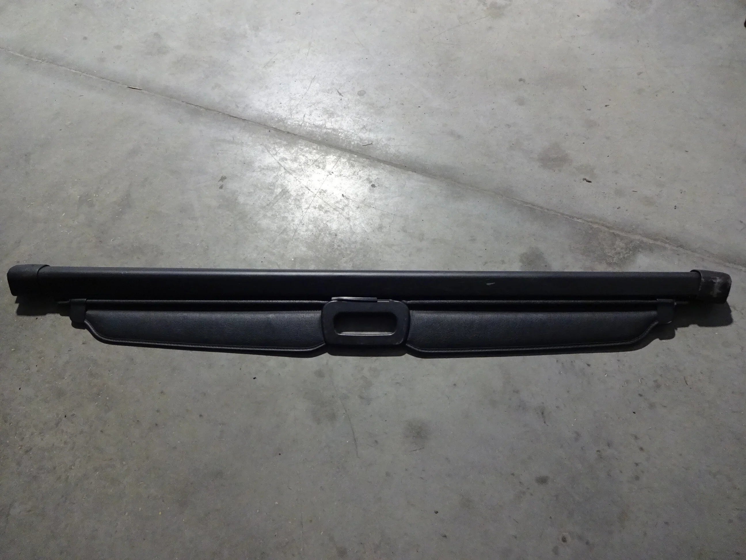 Pre-Owned 2009 Jeep Grand Cherokee Rear Black Cargo Cover OEM (Good)