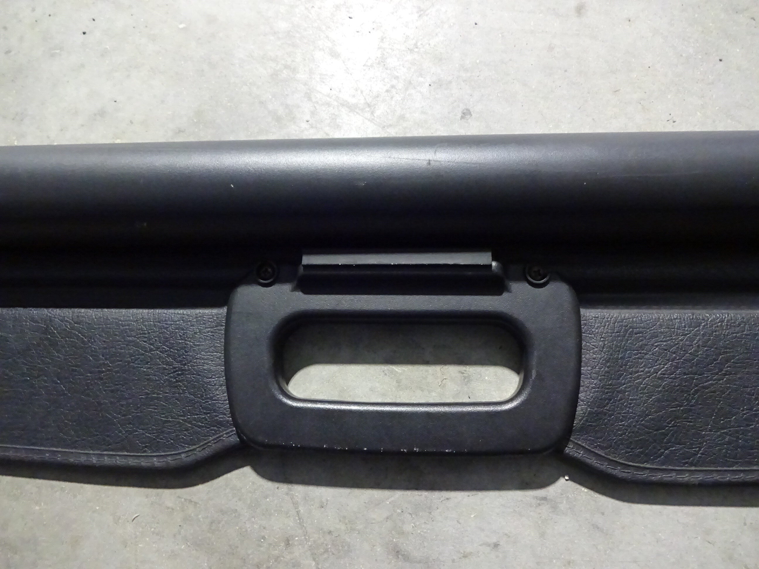 Pre-Owned 2009 Jeep Grand Cherokee Rear Black Cargo Cover OEM (Good)