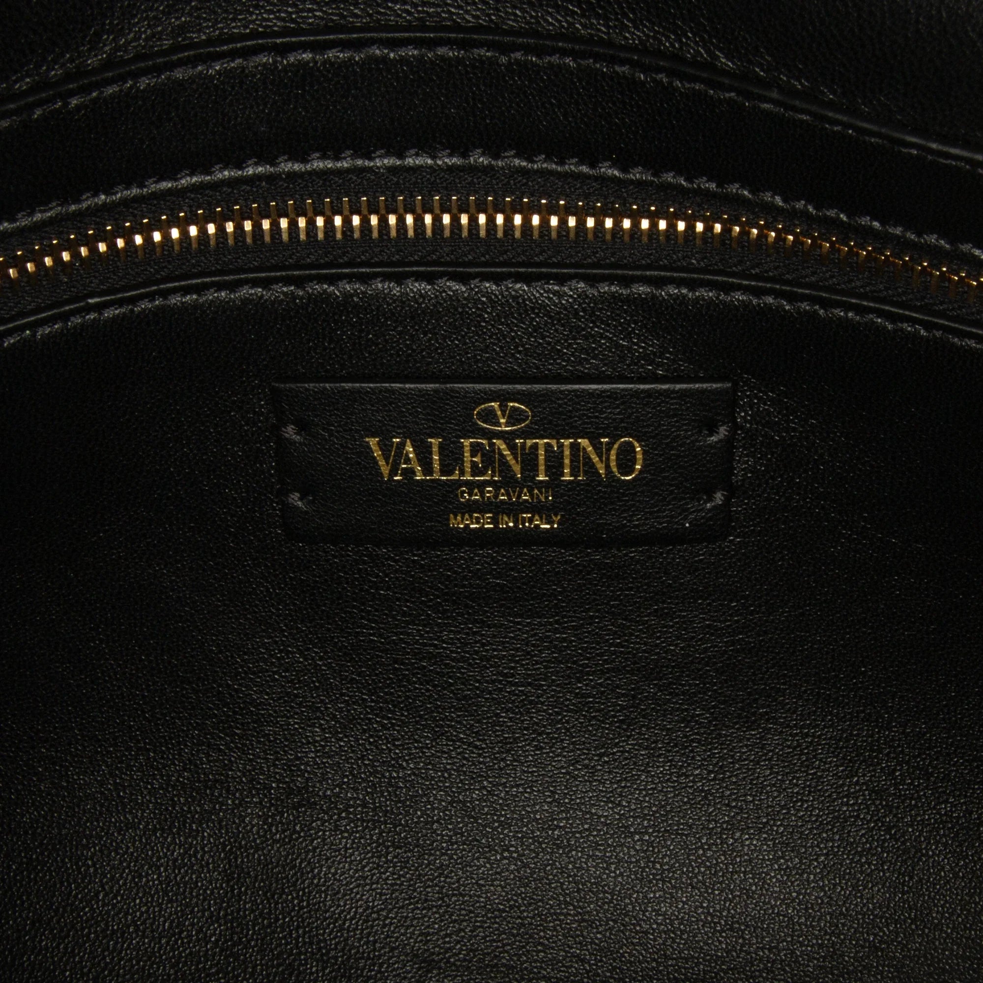 Stylish Pre-Owned Authenticated Valentino Medium Roman Stud Satchel Calf Leather Black Unisex (Good)