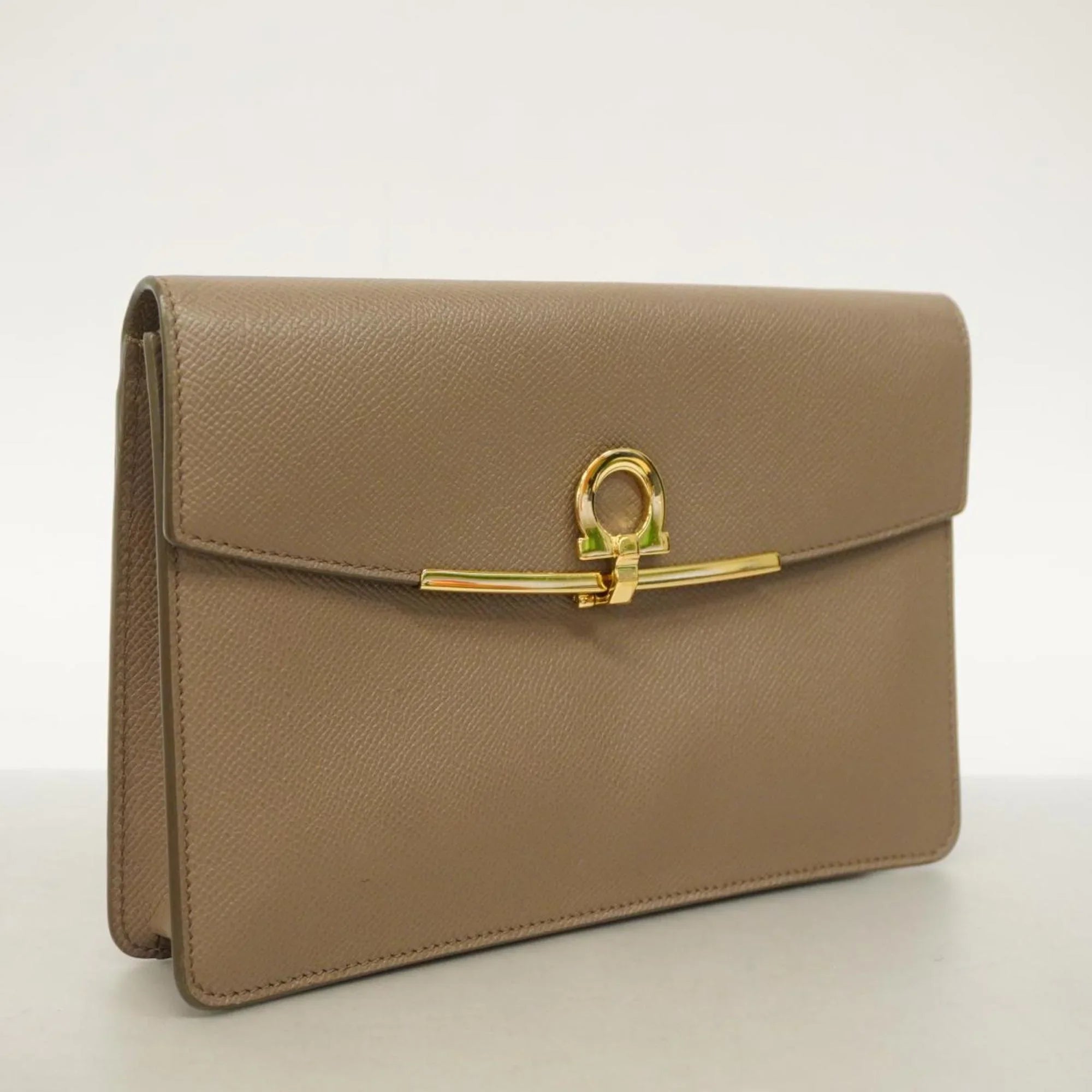 Stylish Pre-Owned Salvatore Ferragamo Shoulder Bag Gancini Leather Brown Women's (Good)